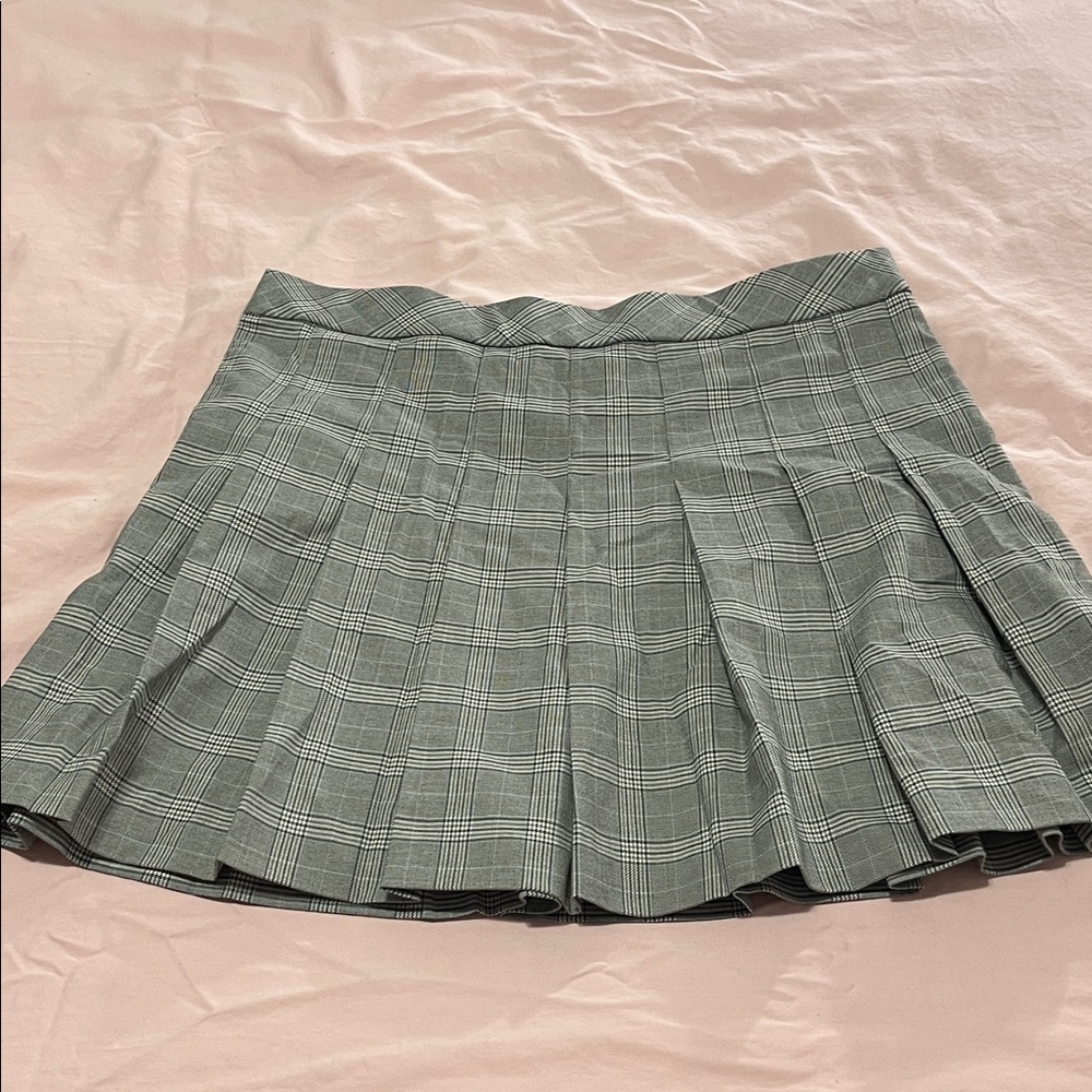Uniqlo Gray Plaid Skater Skirt